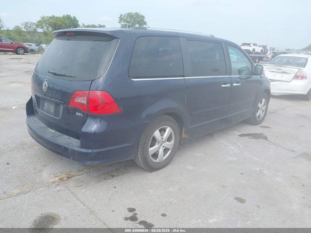2C4RVADG7DR725760 2013 VOLKSWAGEN ROUTAN photo no. 4