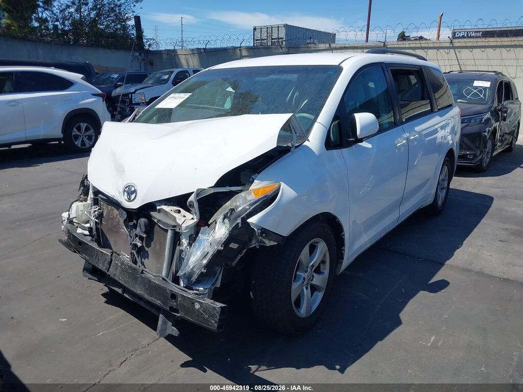 5TDKK3DC6ES454184 2014 TOYOTA SIENNA photo no. 2