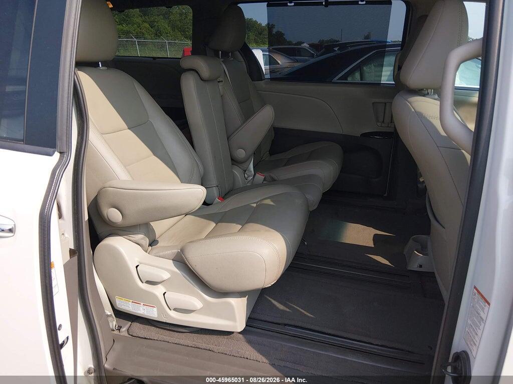 5TDYZ3DC7HS788735 2017 TOYOTA SIENNA photo no. 8