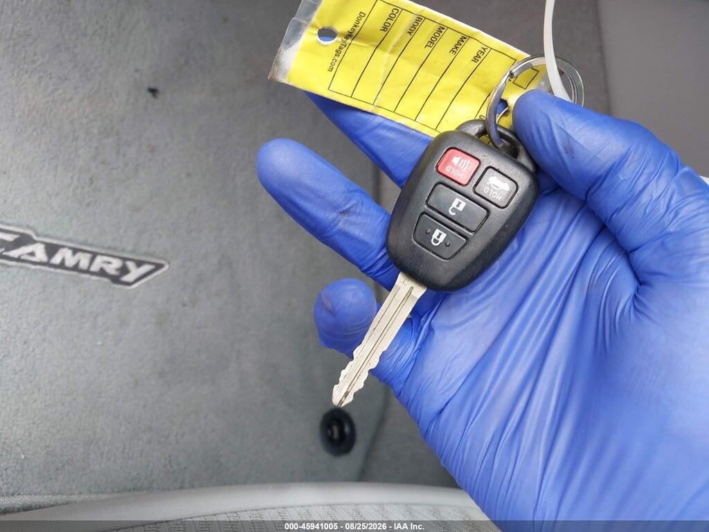 4T4BF1FK1GR525577 2016 TOYOTA CAMRY photo no. 11