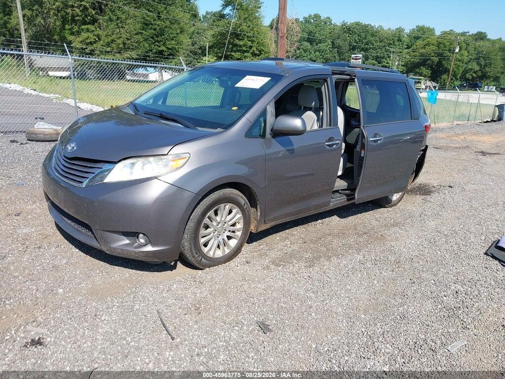 5TDYK3DC5GS704060 2016 TOYOTA SIENNA photo no. 2