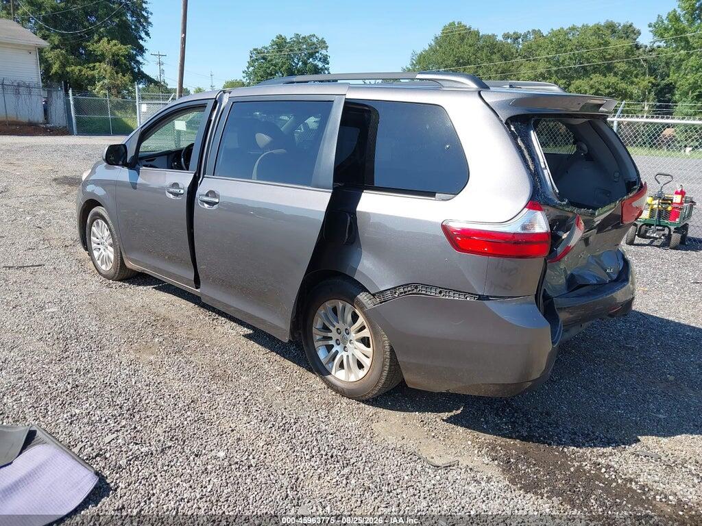 5TDYK3DC5GS704060 2016 TOYOTA SIENNA photo no. 3