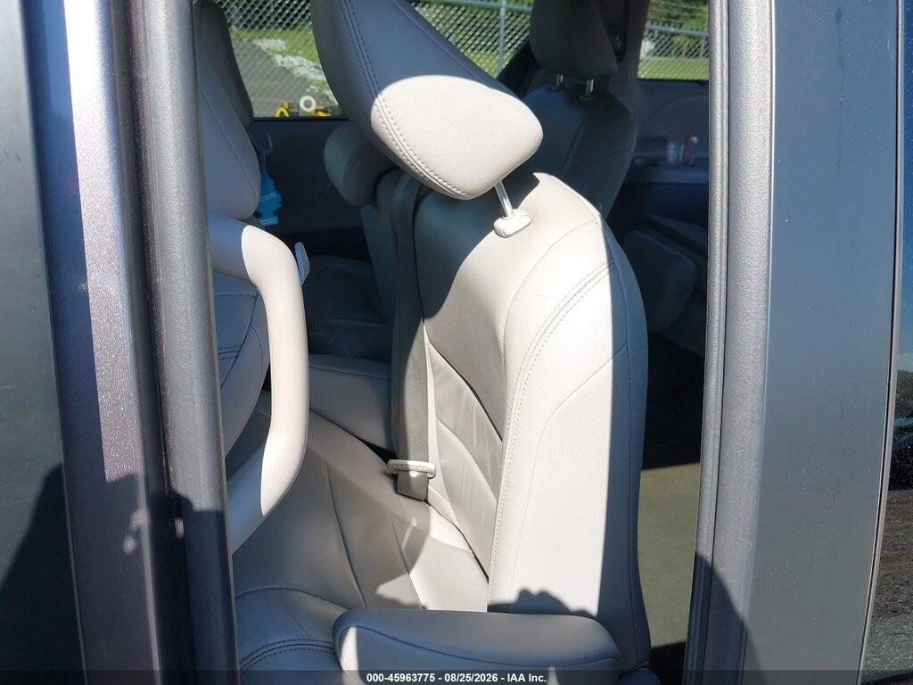 5TDYK3DC5GS704060 2016 TOYOTA SIENNA photo no. 8