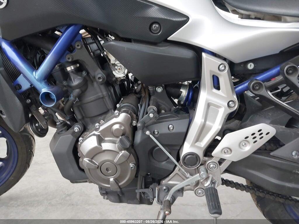 JYARM06E8GA011200 2016 YAMAHA FZ07 photo no. 9