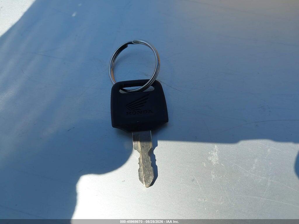 JH2RC5371BK100336 2011 HONDA VT750 photo no. 11