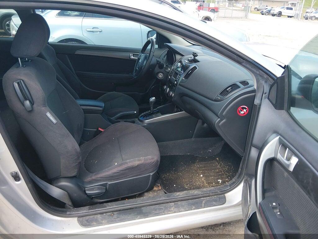 KNAFW6A35A5295683 2010 KIA FORTE KOUP photo no. 5