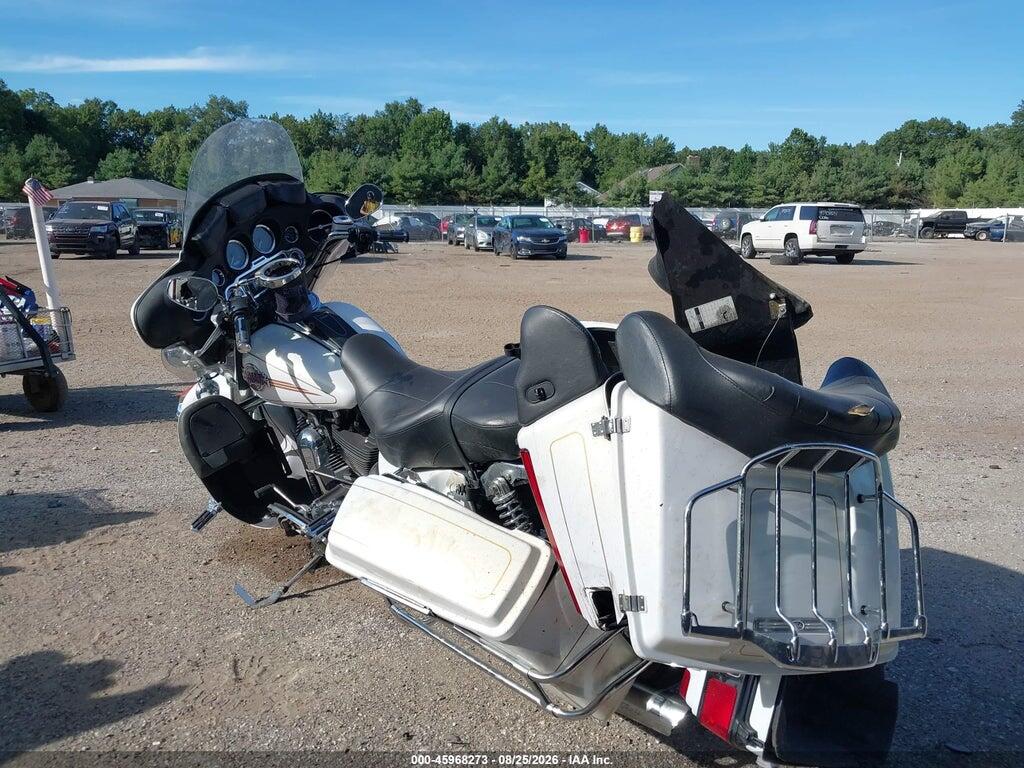 1HD1FC4157Y693374 2007 HARLEY-DAVIDSON FLHTCUI photo no. 3