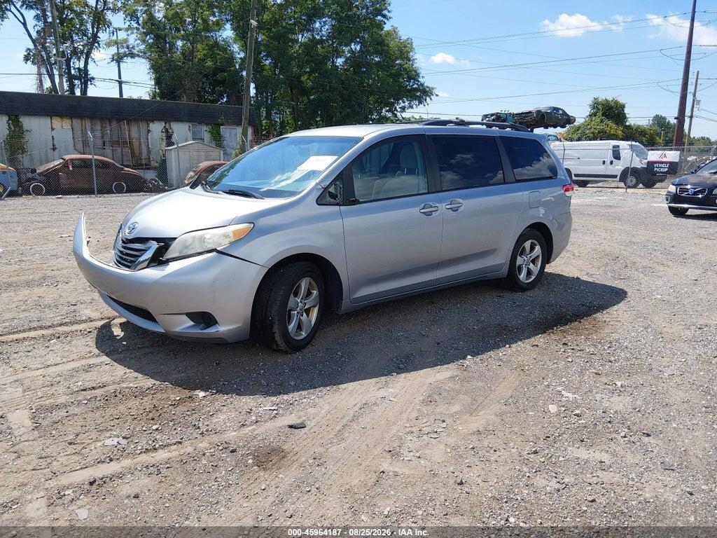 5TDKK3DC8BS008713 2011 TOYOTA SIENNA photo no. 2