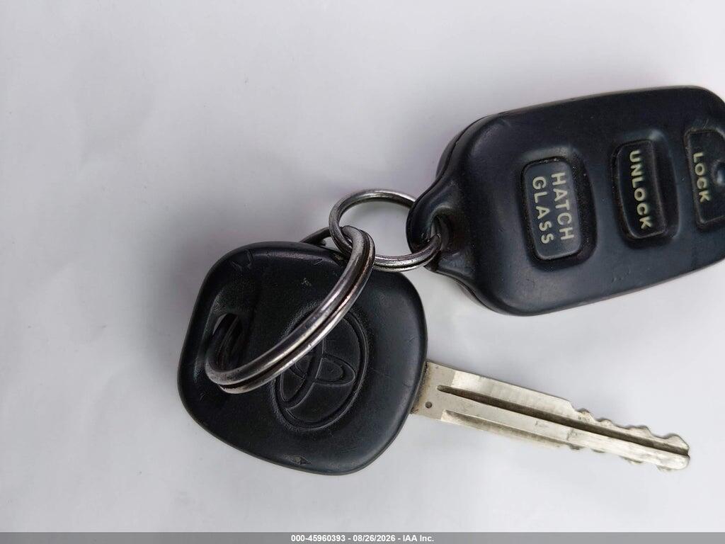 2T1KR32E55C392799 2005 TOYOTA MATRIX photo no. 11