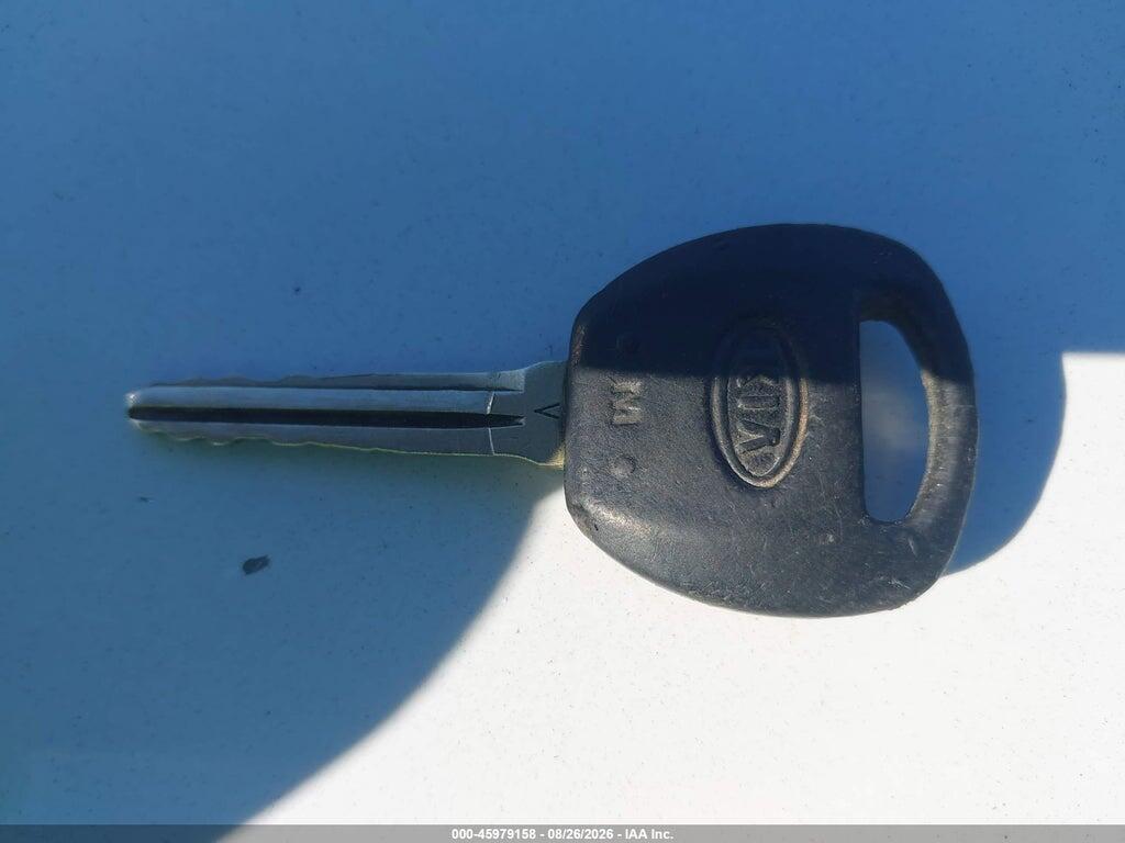 KNDMB233366035702 2006 KIA SEDONA photo no. 11