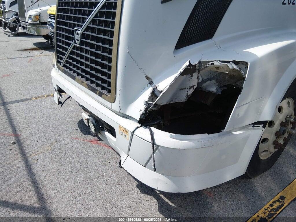 4V4NC9TH69N266906 2009 VOLVO VN photo no. 10