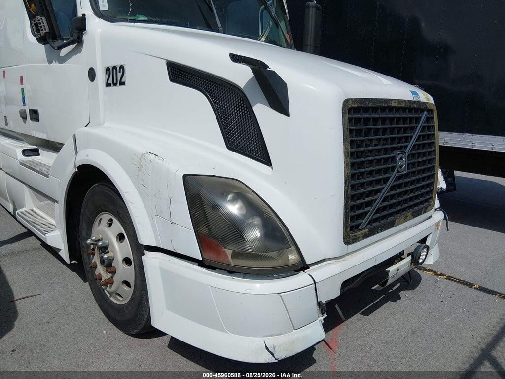 4V4NC9TH69N266906 2009 VOLVO VN photo no. 11