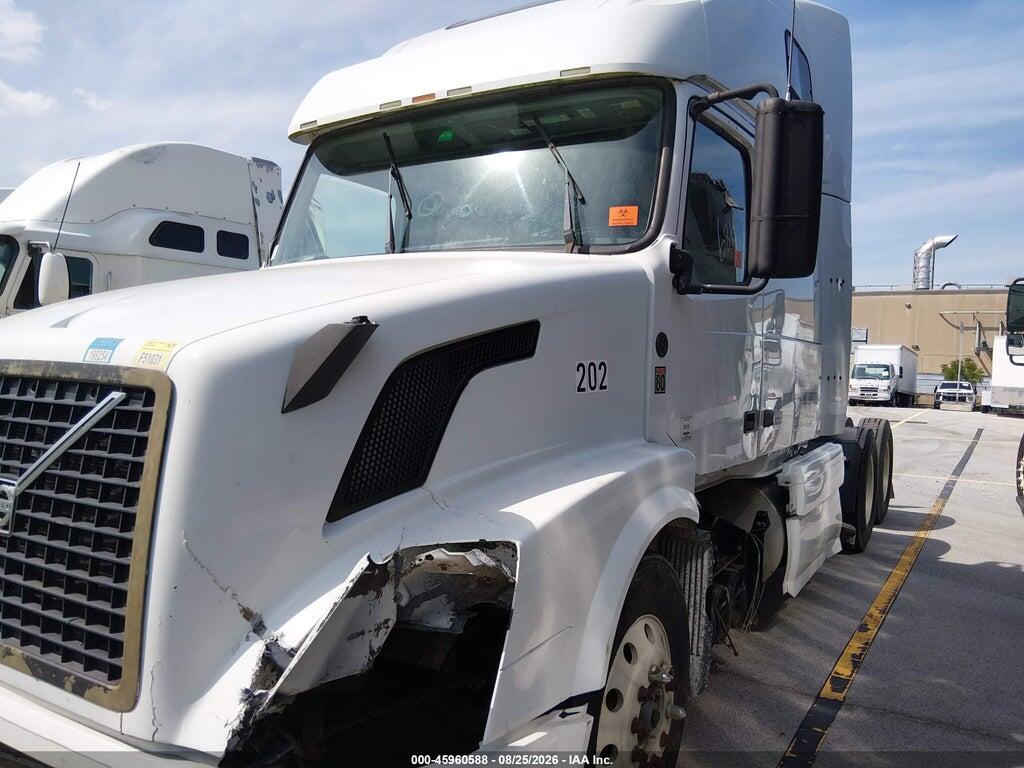 4V4NC9TH69N266906 2009 VOLVO VN photo no. 2