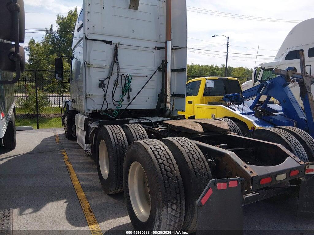 4V4NC9TH69N266906 2009 VOLVO VN photo no. 3