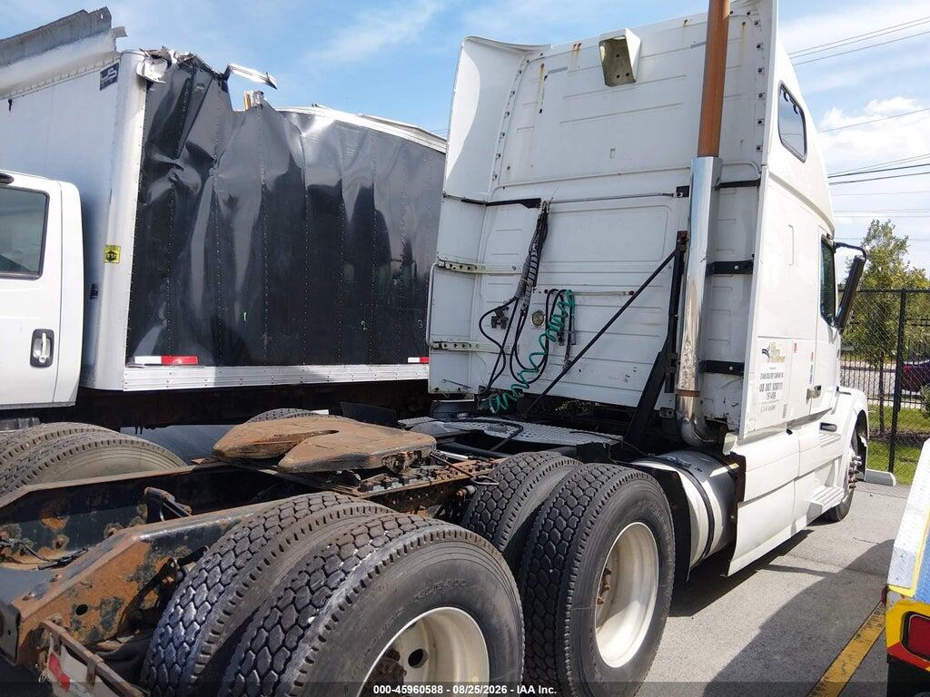 4V4NC9TH69N266906 2009 VOLVO VN photo no. 4