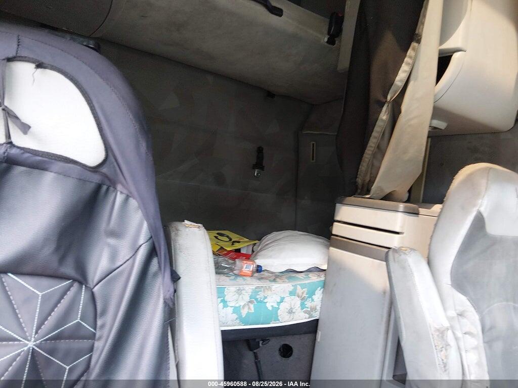 4V4NC9TH69N266906 2009 VOLVO VN photo no. 5