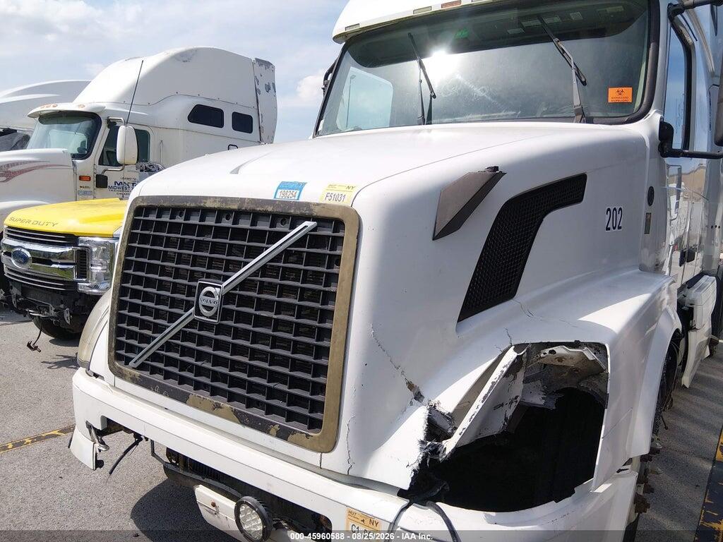 4V4NC9TH69N266906 2009 VOLVO VN photo no. 8