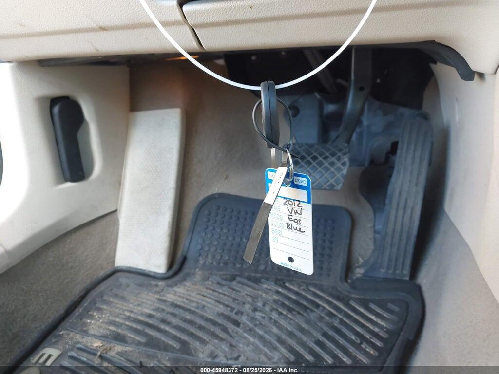 WVWBW7AH6CV002895 2012 VOLKSWAGEN EOS photo no. 11