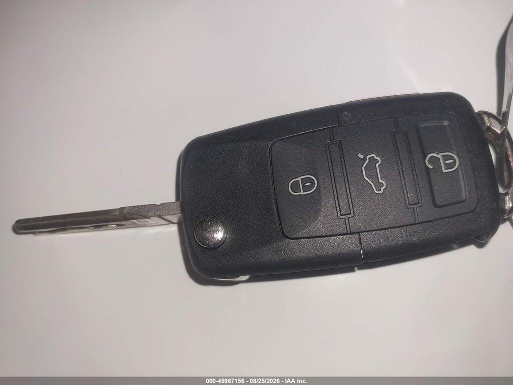 3VWCC21C9YM473345 2000 VOLKSWAGEN NEW BEETLE photo no. 11