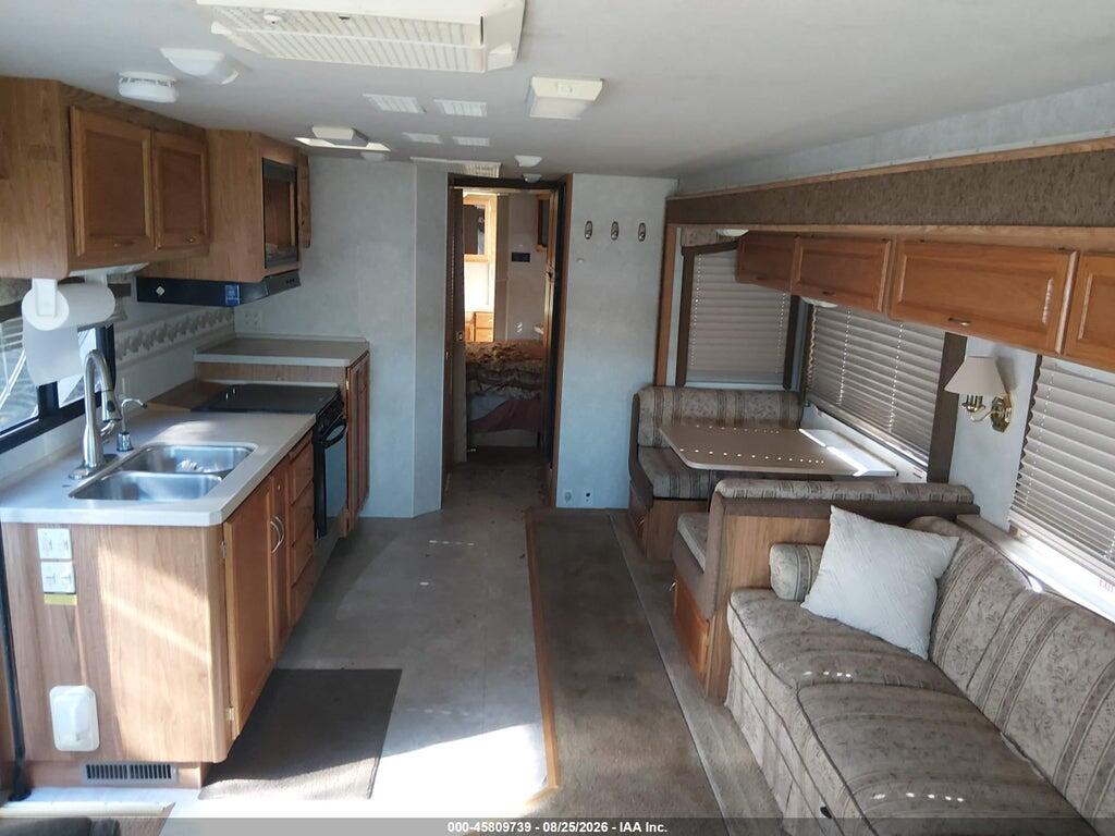 5B4MP67G623350792 2002 WORKHORSE CUSTOM CHASSIS MOTORHOME CHASSIS photo no. 5