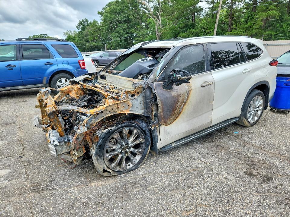 2021 TOYOTA HIGHLANDER 5TDYZRAH7MS035848