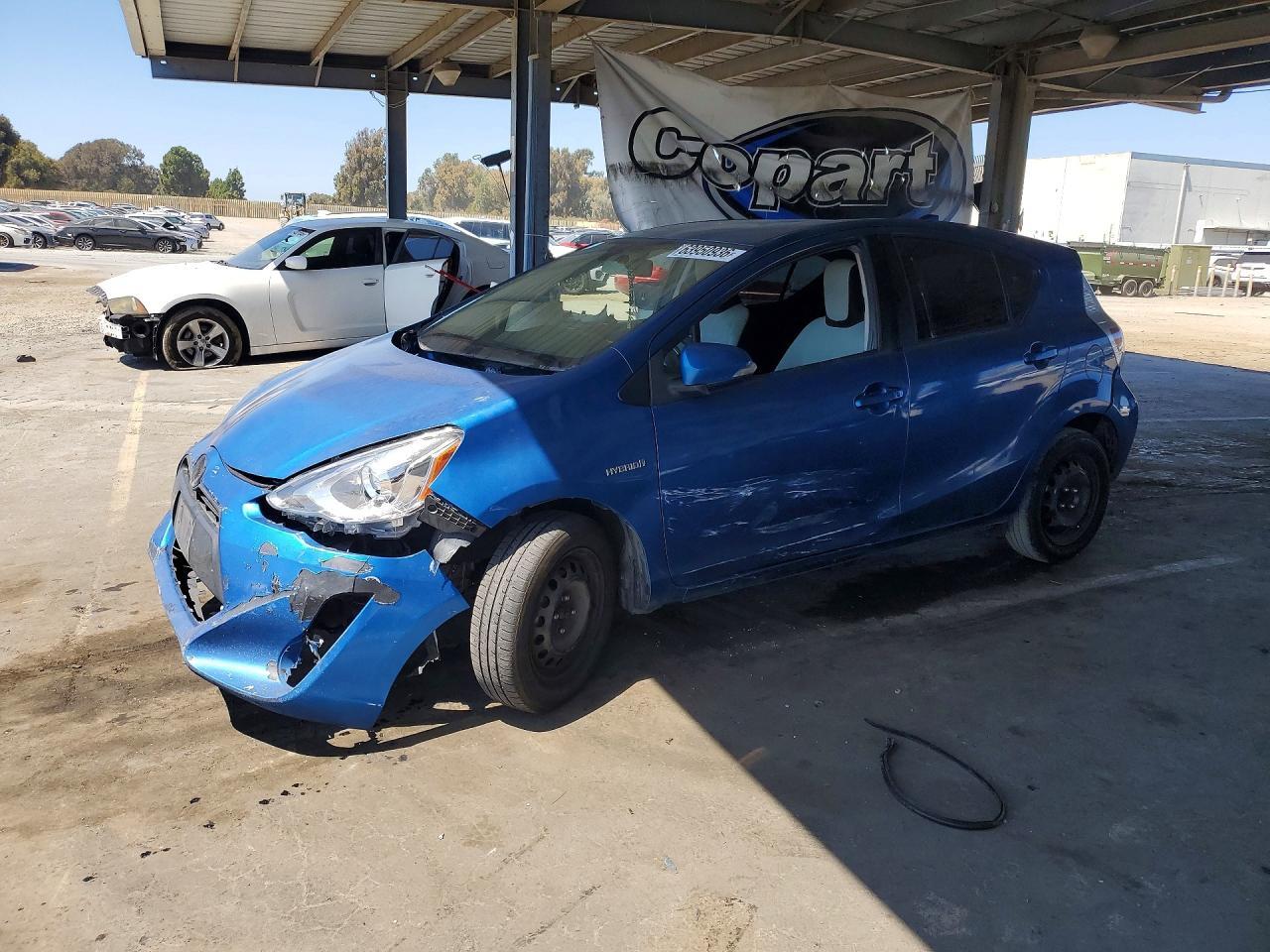 2016 TOYOTA PRIUS C JTDKDTB36G1139320