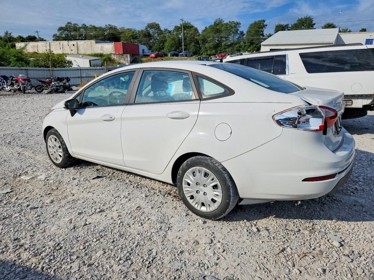 3FADP4AJ6GM158853 2016 FORD FIESTA photo no. 2
