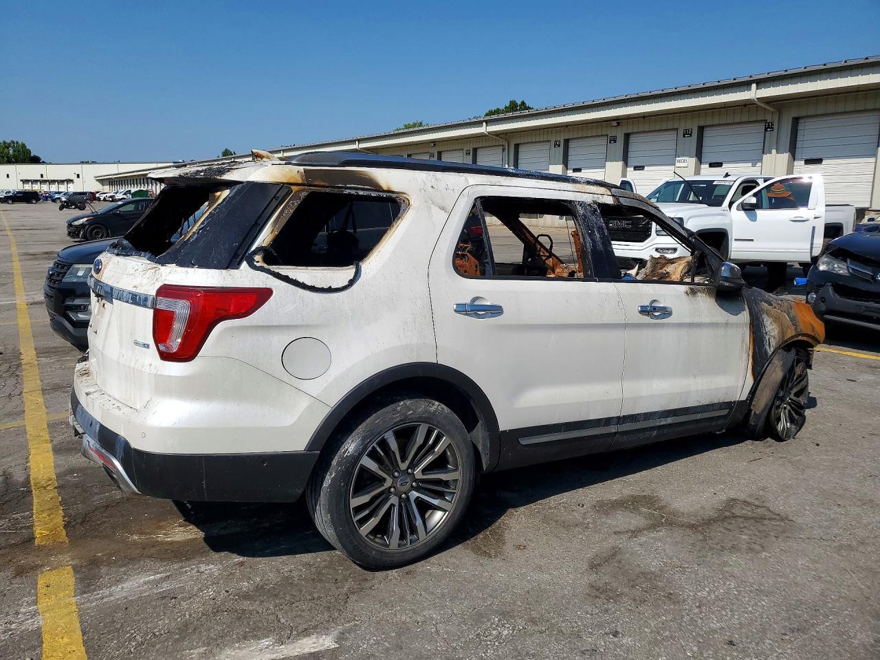 1FM5K8HT4GGC70679 2016 FORD EXPLORER photo no. 3
