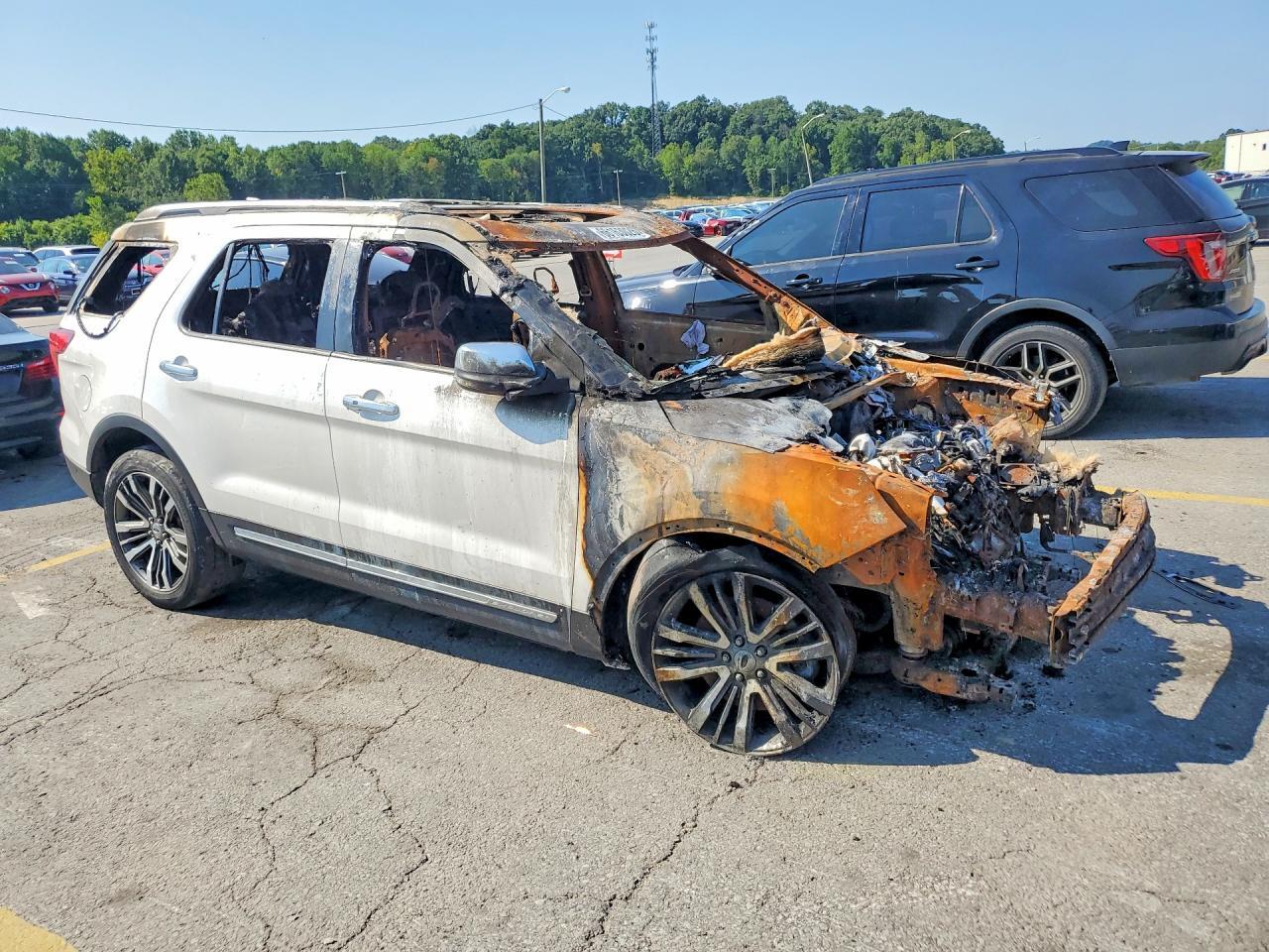 1FM5K8HT4GGC70679 2016 FORD EXPLORER photo no. 4