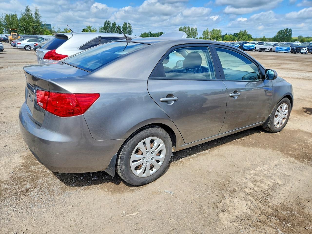 KNAFT4A23B5320117 2011 KIA FORTE photo no. 3