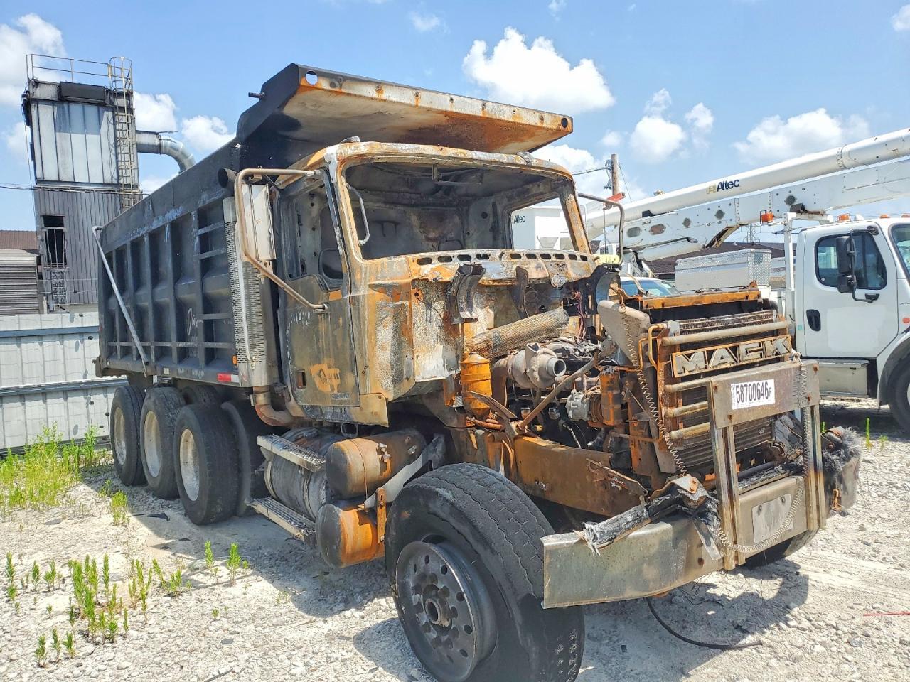 2004 MACK 700 1M2AG11C74M012624