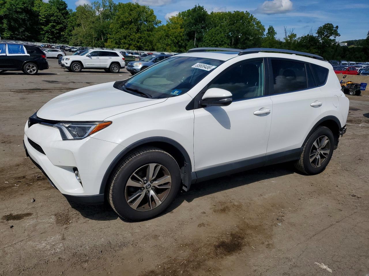 2018 TOYOTA RAV4 2T3RFREV8JW744523