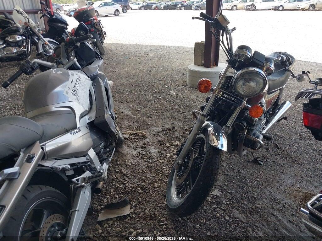 1HFSC0402CA213854 1982 HONDA CB900 photo no. 2