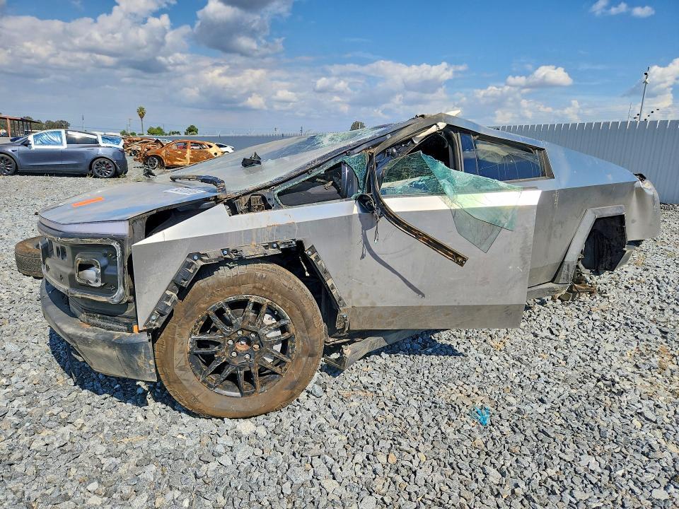 2024 TESLA CYBERTRUCK 7G2CEHEE9RA034416