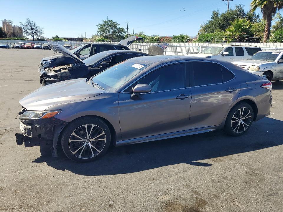 2018 TOYOTA CAMRY 4T1B11HK7JU657661