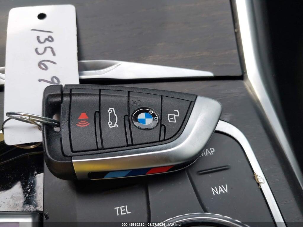 3MW89FF07P8D68840 2023 BMW 330I photo no. 11