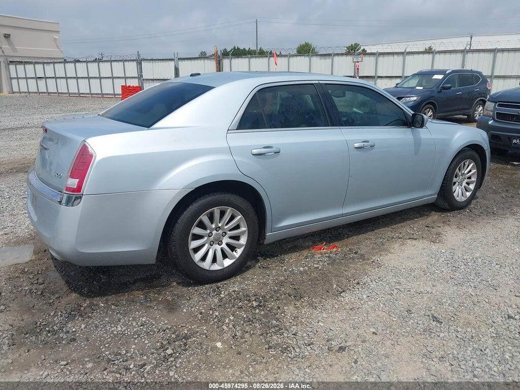 2C3CCAAG1DH589801 2013 CHRYSLER 300 photo no. 4