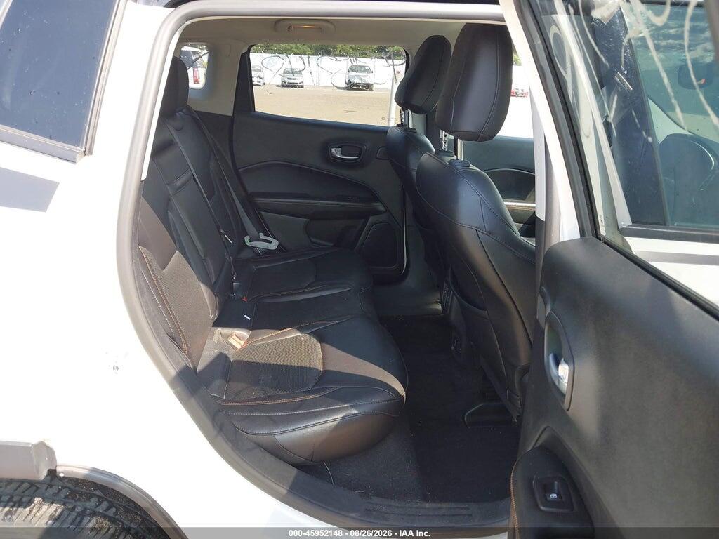 3C4NJDCB0JT100515 2018 JEEP COMPASS photo no. 8
