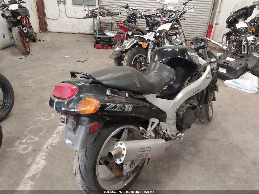 JKAZXBD16RB503111 1994 KAWASAKI ZX1100 photo no. 4