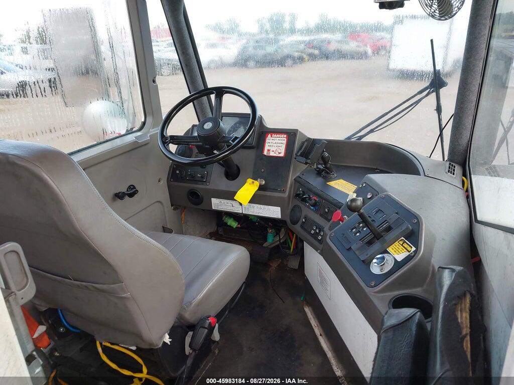 11VJ813A9JA000782 2018 KALMAR OTTAWA T2 photo no. 6