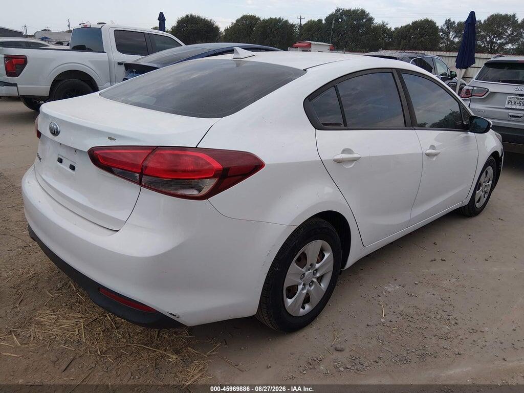 3KPFL4A71JE195359 2018 KIA FORTE photo no. 4