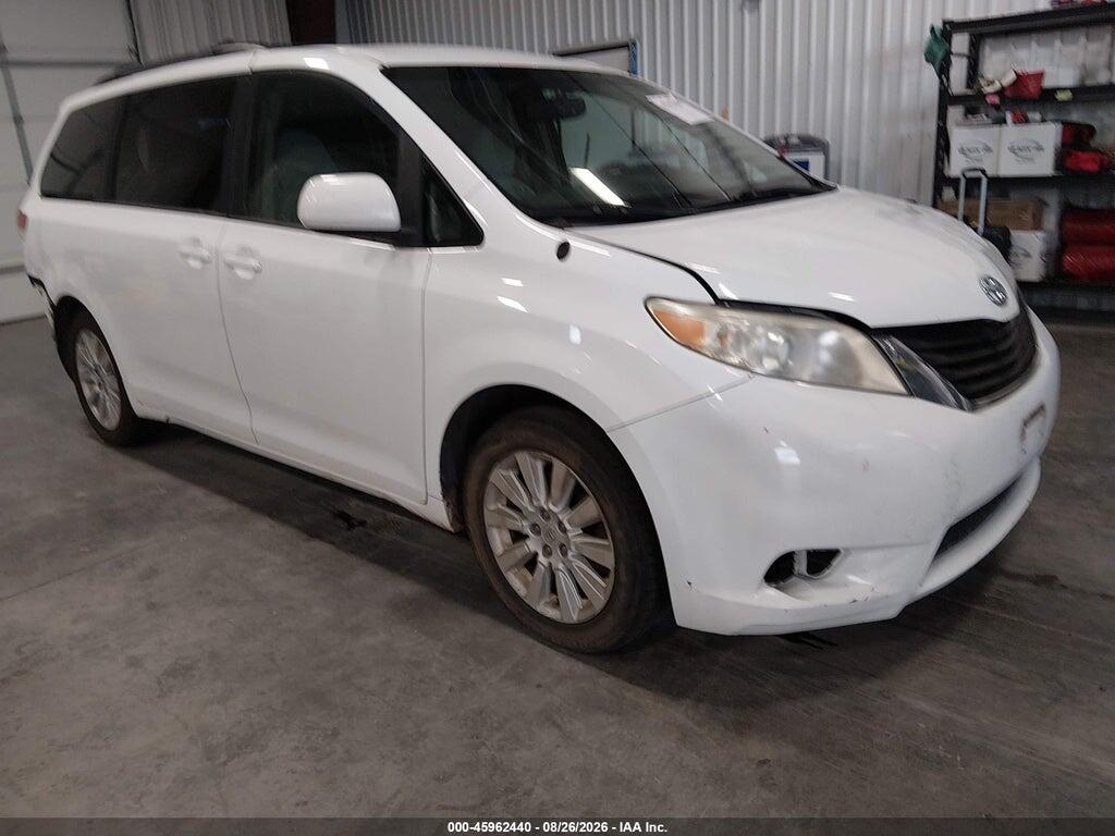 2013 TOYOTA SIENNA 5TDJK3DC1DS052194