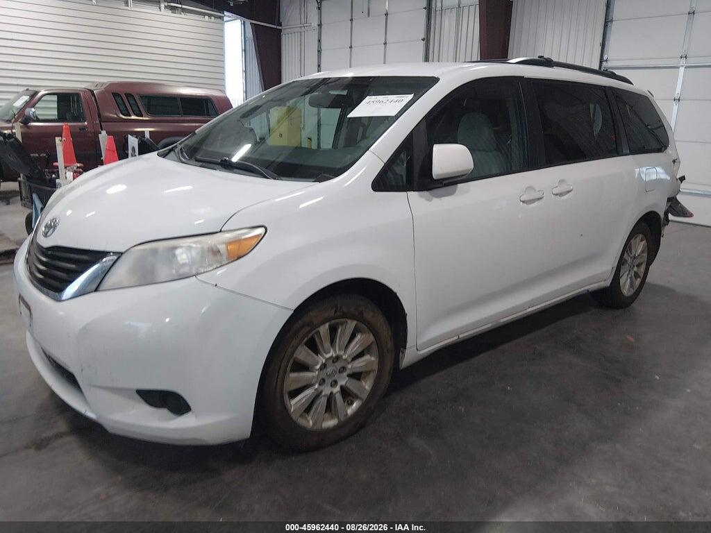 5TDJK3DC1DS052194 2013 TOYOTA SIENNA photo no. 2