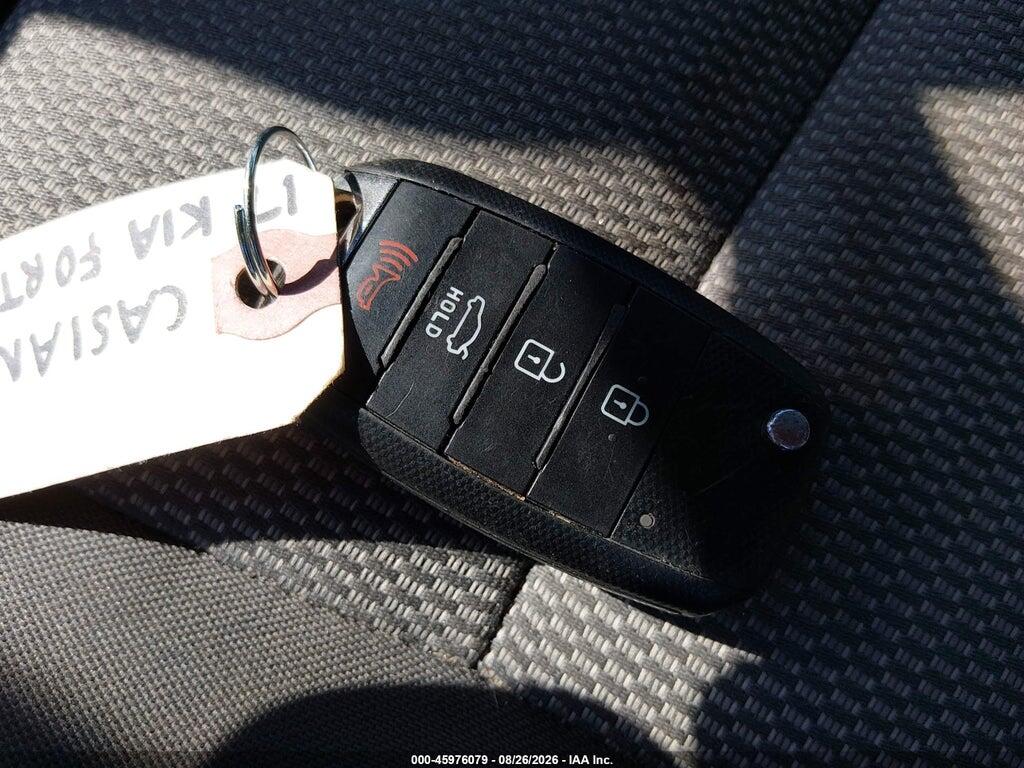 3KPFK4A73HE028322 2017 KIA FORTE photo no. 11
