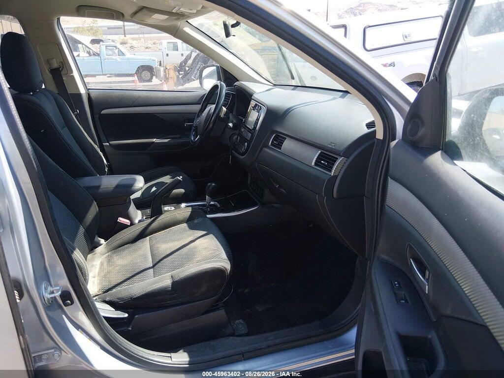 JA4AZ2A37HZ070529 2017 MITSUBISHI OUTLANDER photo no. 5