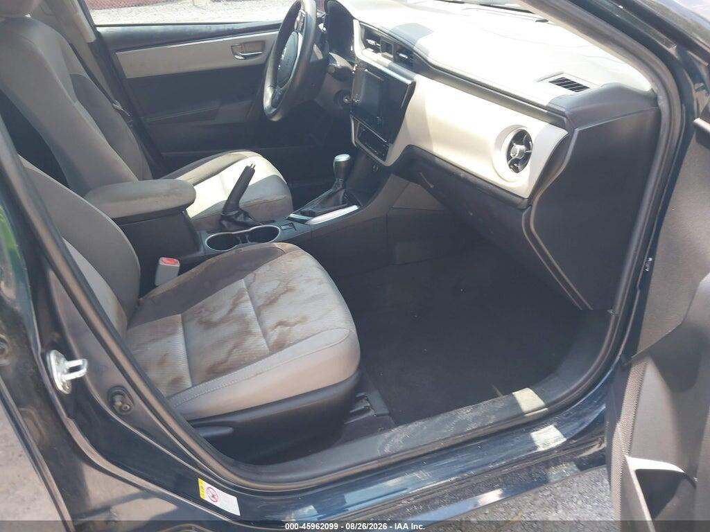 5YFBURHE4JP831557 2018 TOYOTA COROLLA photo no. 5