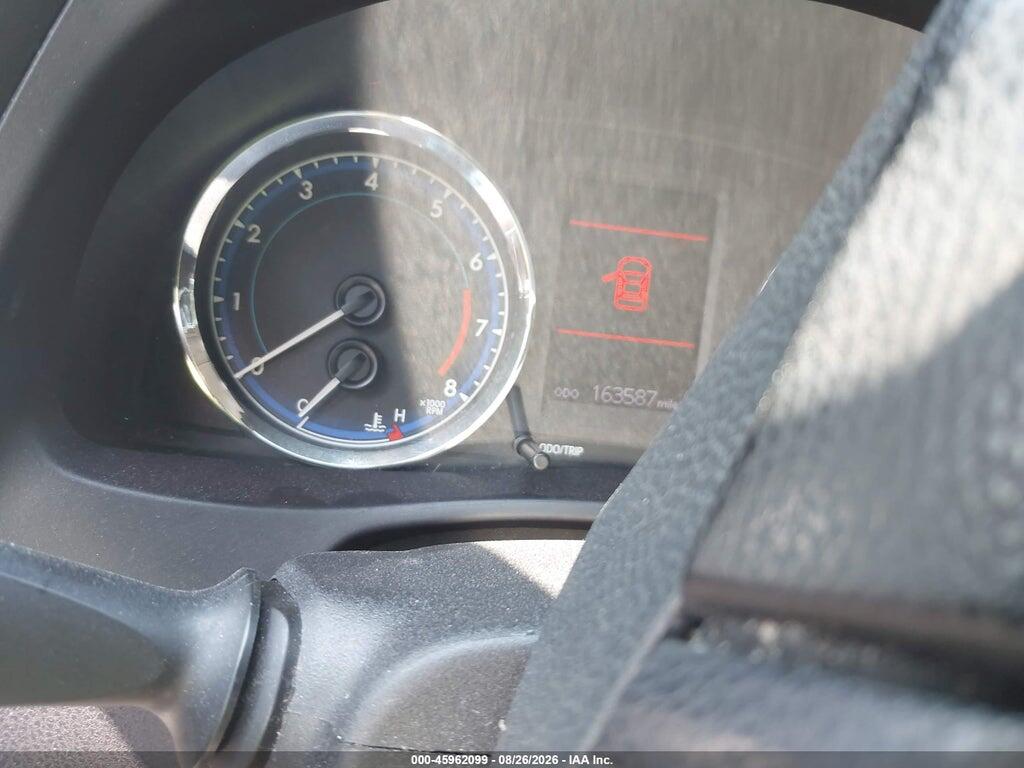 5YFBURHE4JP831557 2018 TOYOTA COROLLA photo no. 7