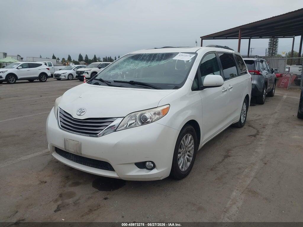 5TDYK3DC0FS598194 2015 TOYOTA SIENNA photo no. 2
