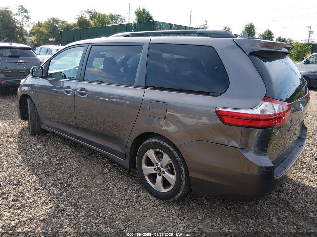 5TDKZ3DC8JS905010 2018 TOYOTA SIENNA photo no. 3