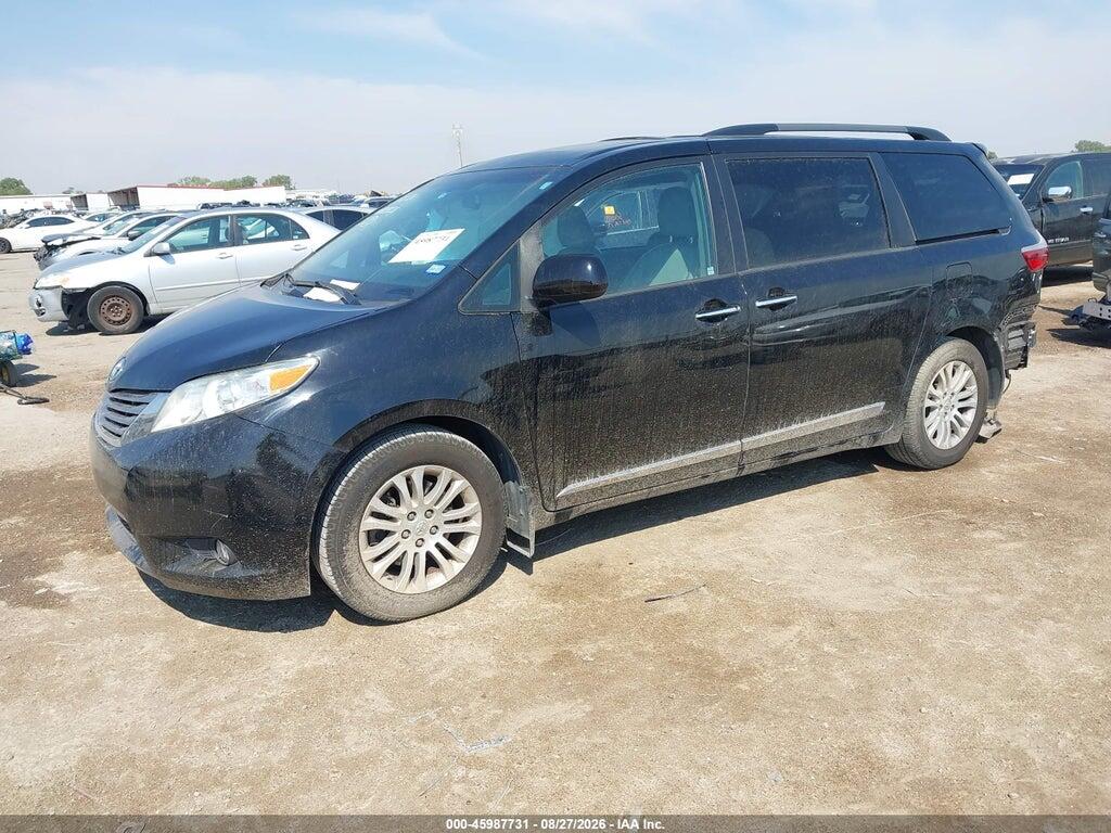5TDYZ3DC1HS882643 2017 TOYOTA SIENNA photo no. 2